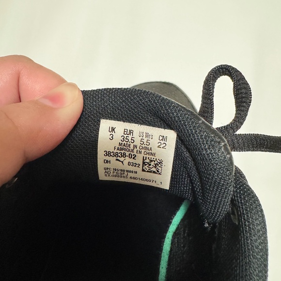 PUMA Women’s Black Leather Sneakers with Gold Accents – Size 5.5 - Picture 3 of 5